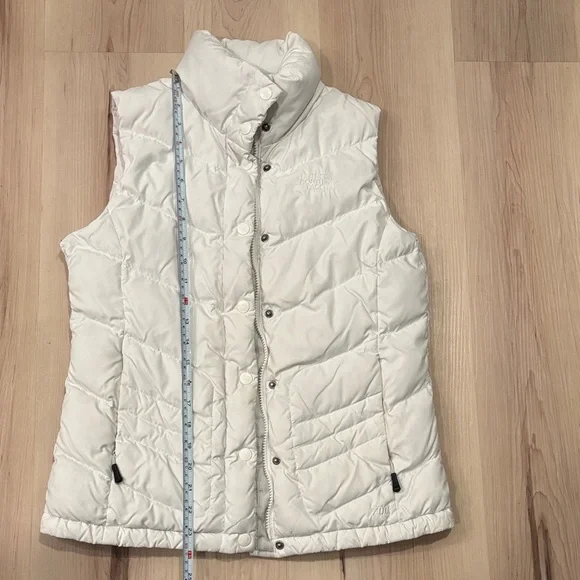 The North Face Women's White Quilted Puffer Vest - Picture 6 of 13